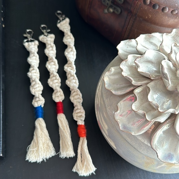 Macrame handmade keychain sold individually - Picture 4 of 4